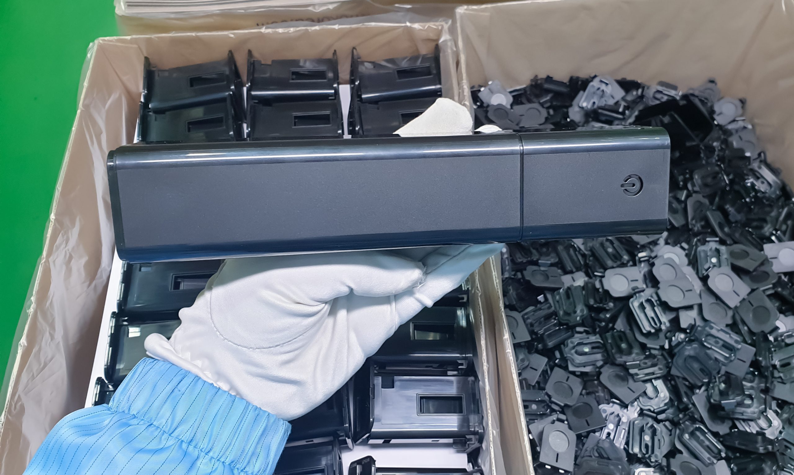 Screw cap locked,Black plastic product parts. Assembling the pac